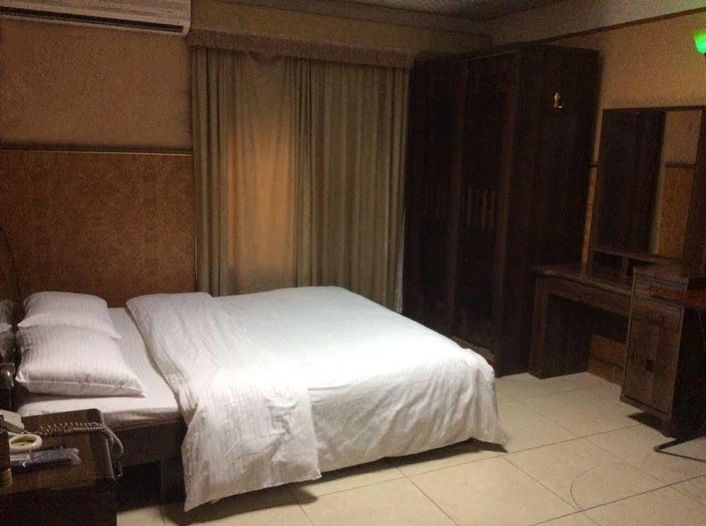 Dana Hotel Доха Екстериор снимка